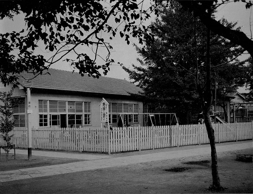 今戸神社境内から見た今戸幼稚園 1962